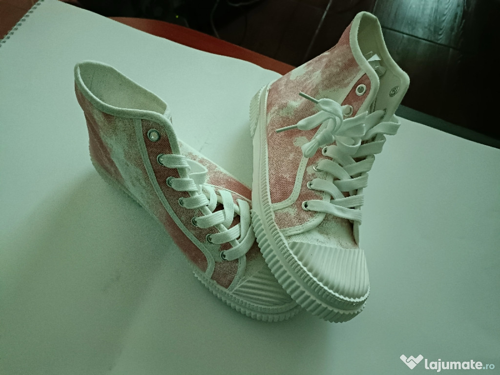 Tenisi dama tip Converse