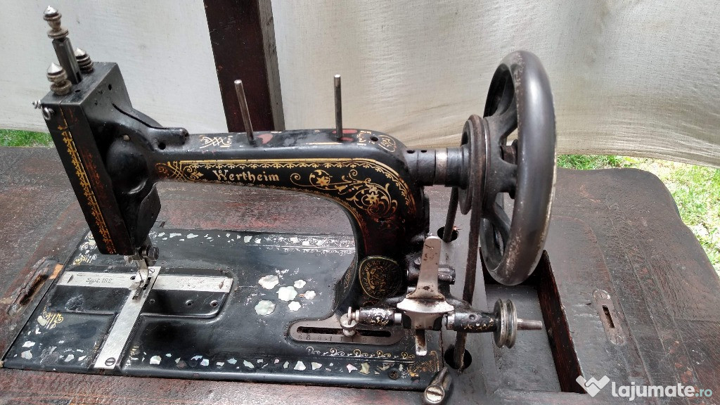 Masina de cusut veche marca WERTHEIM stare functionala