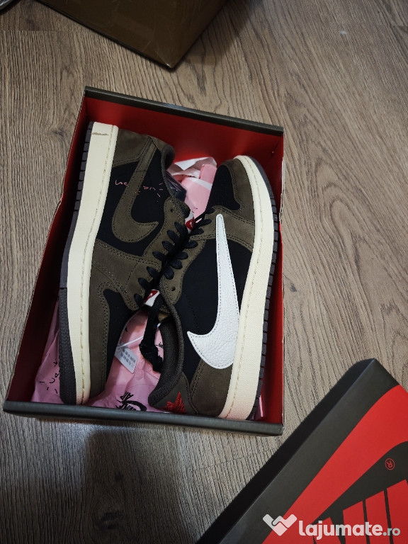 Nike Air Jordan 1 x Travis Scott