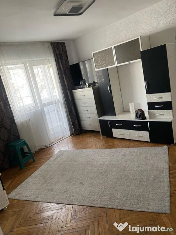 Apartament cu 3 camere decomandate - Etaj 2 Zona Ultracentrala