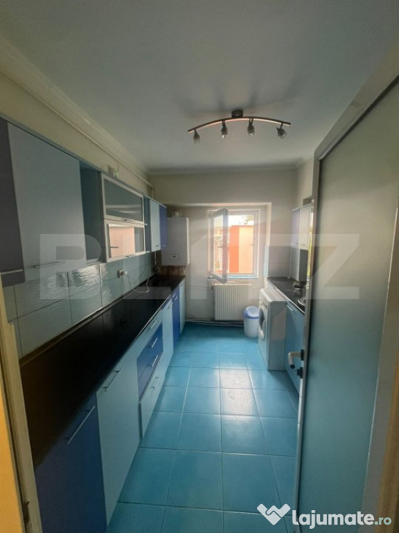 Apartament de vanzare, cu 3 camere, semidecomandat, 84 mp, z
