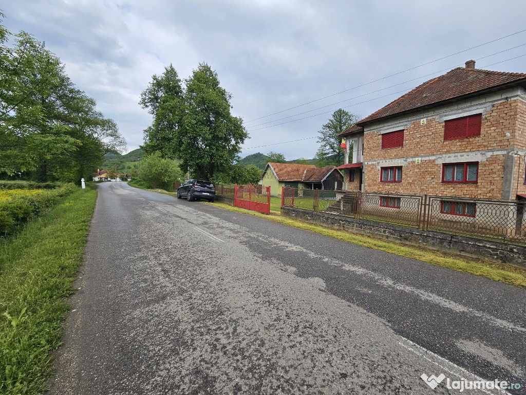 Casa,curte si gradina Hartagani