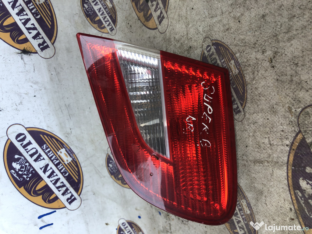 Stop dreapta hayon Skoda Superb 2 2010