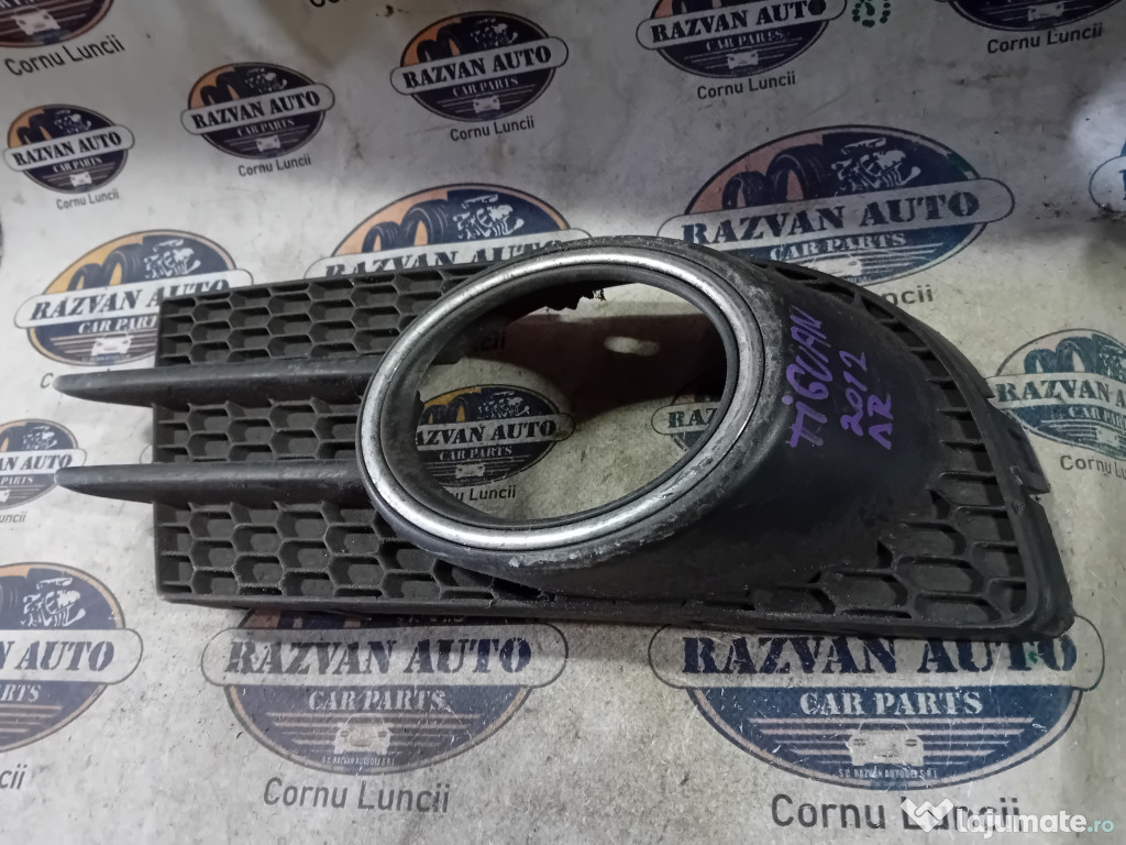 Grila proiector dreapta Volkswagen Tiguan 2012