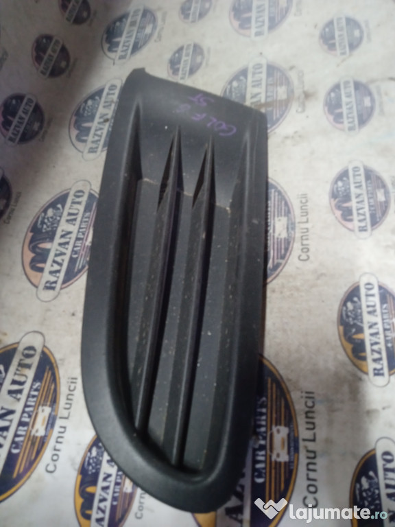 Grila proiector stanga Volkswagen Golf 6 2012