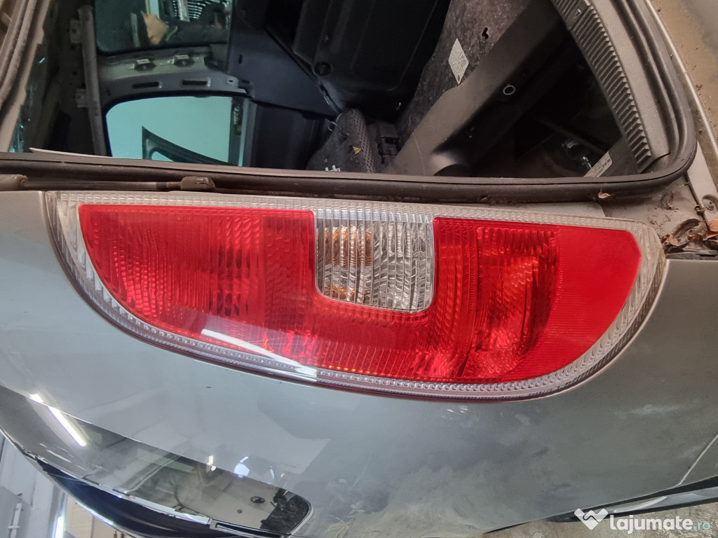 Stop stanga aripa Skoda Roomster 2011