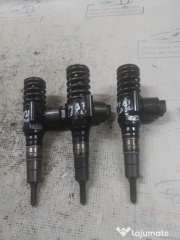 Injector Audi A4 B7 2.0 2009