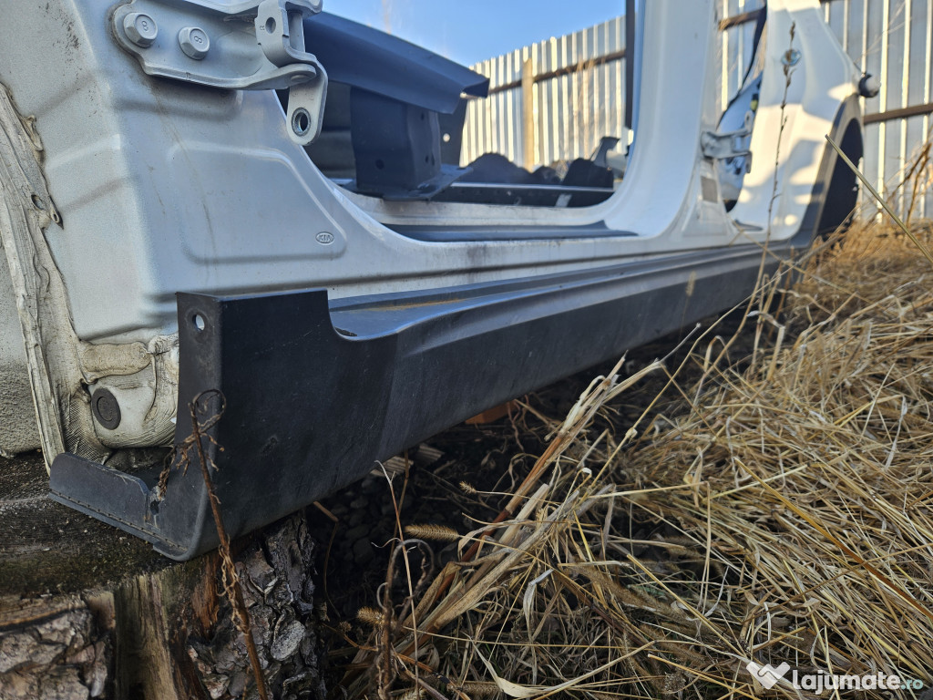 Prag stanga plastic Kia Sportage 2018