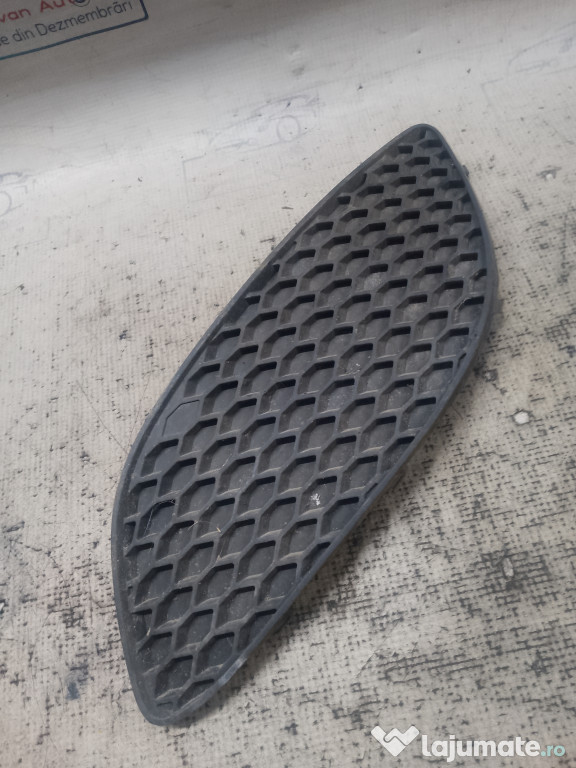 Grila proiector stanga Opel Zafira 2008