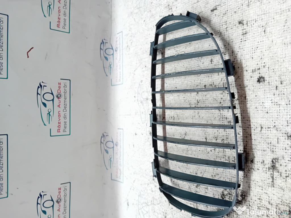 Grila centrala stanga BMW 520 2006