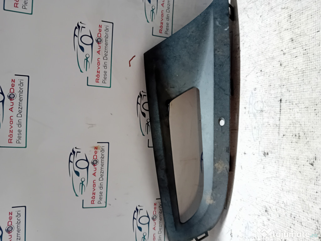 Grila proiector dreapta Volkswagen Polo 2011