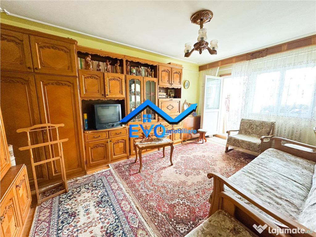 Apartament cu 2 camere, decomandat, etajul 3, zona Tatarasi