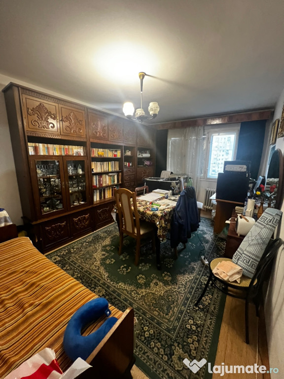 Apartament 3 camere decomandat zona Vlaicu