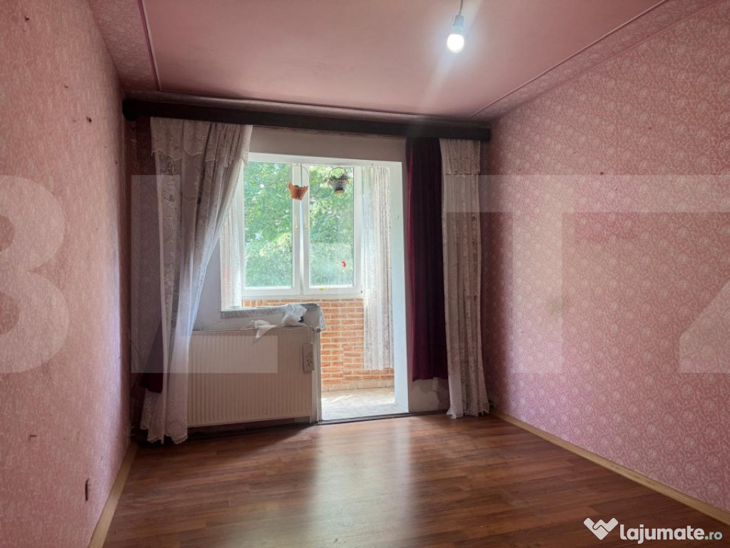 Apartament de vanzare, cu 4 camere, 65 mp, zona Dacia