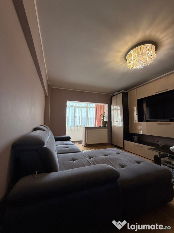 Vând apartament spațios și luminos