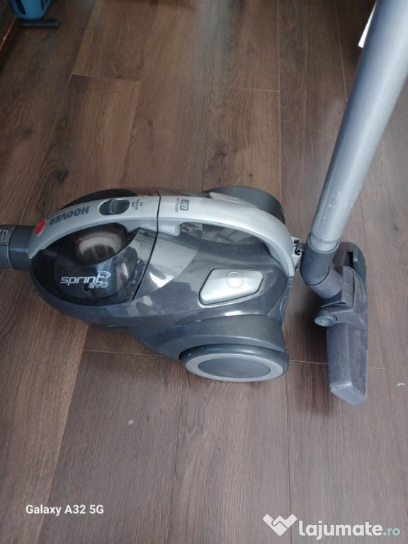 Vând aspirator Hoover