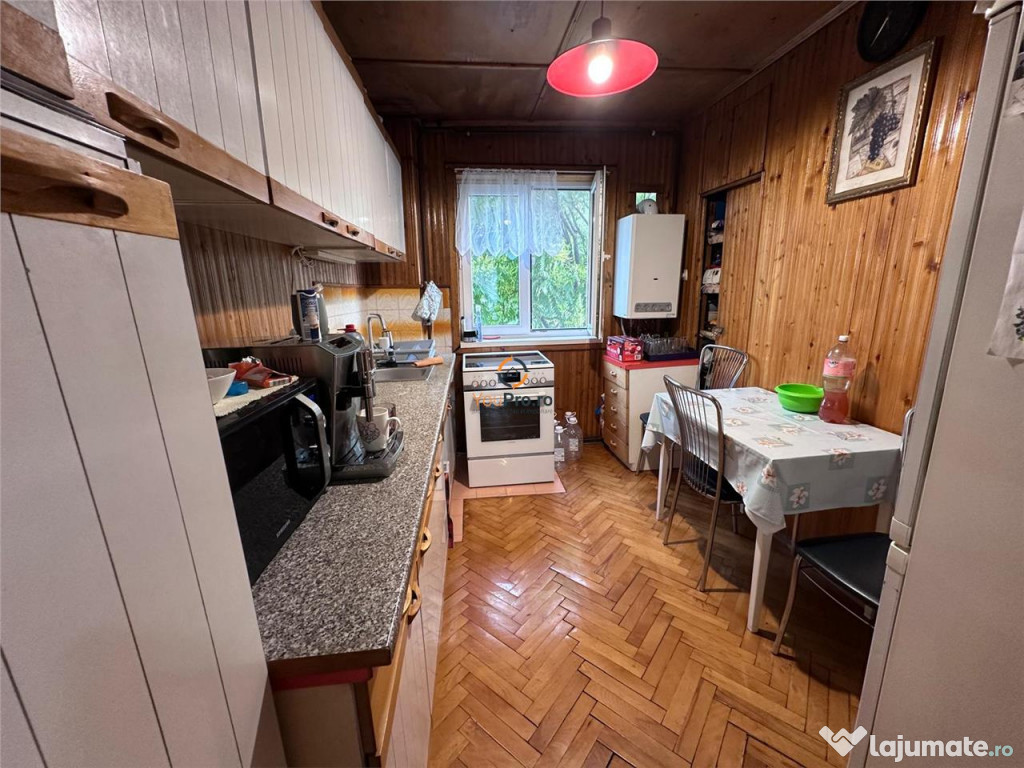 Apartament 4 camere decomandat etaj 3 zona Girocului - Spita