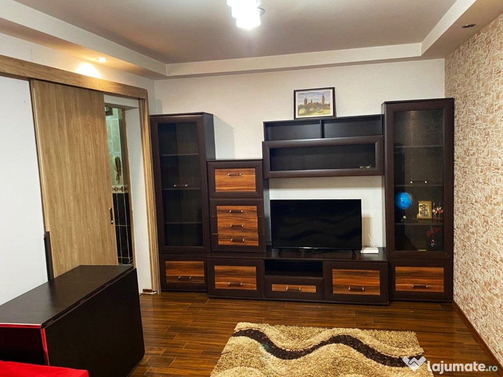 Închiriez apartament 2 camere cu centrala proprie+loc de parcare