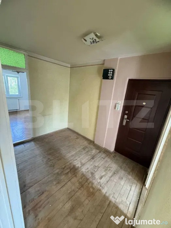 Apartament cu 3 camere, zona Strand