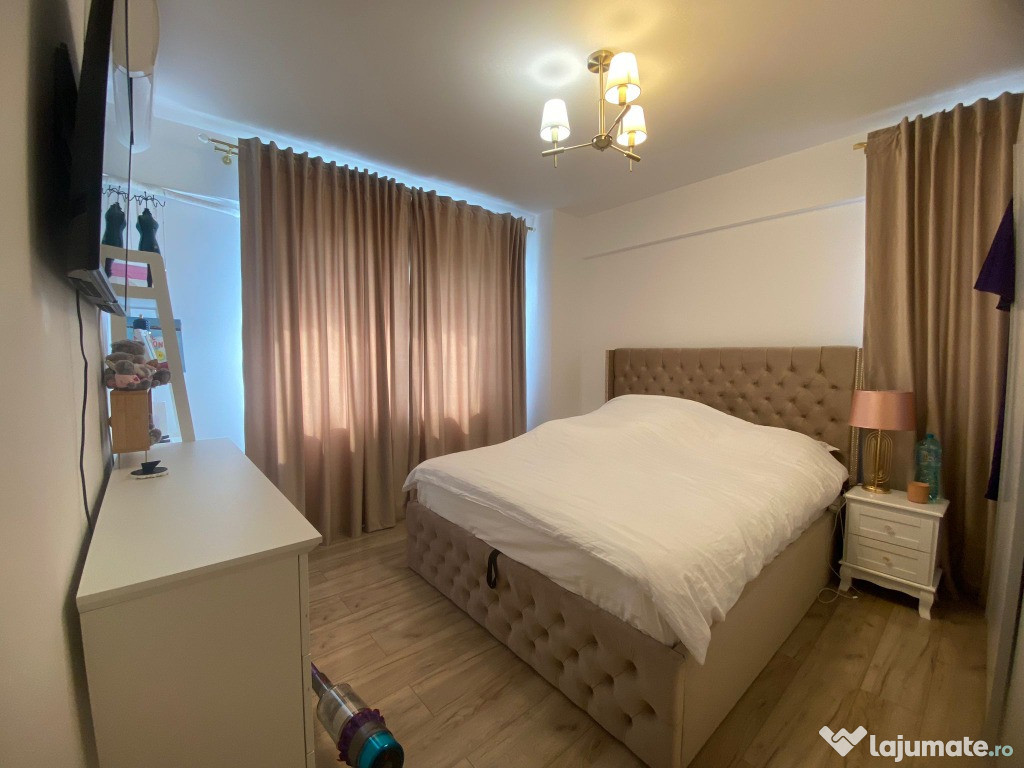 Apartament 3 camere, 2 bai, 3 balcoane, loc de parcare inclus