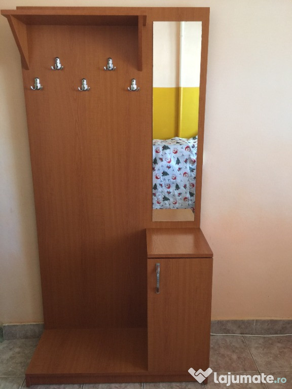 Cuier pentru hol cu oglindă