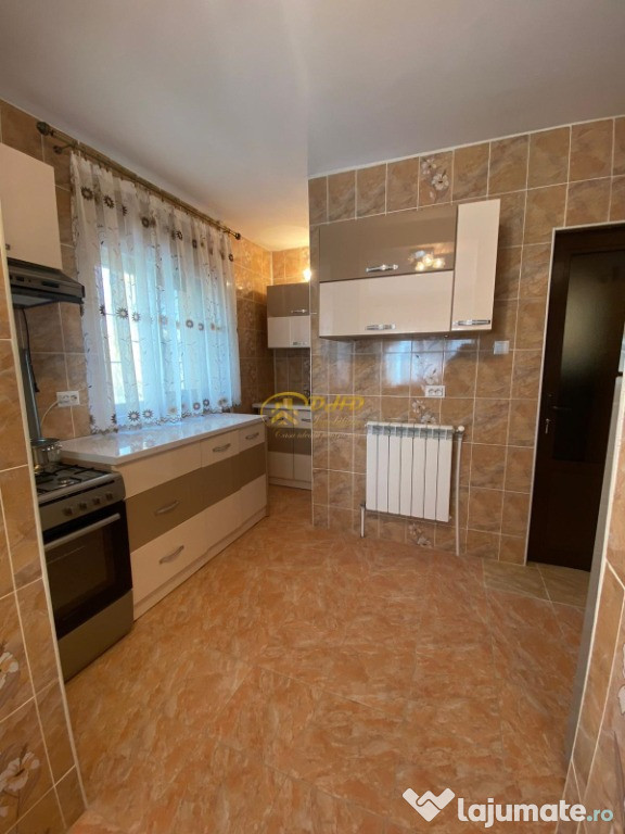Închiriere Casă 7 camere, Holboca