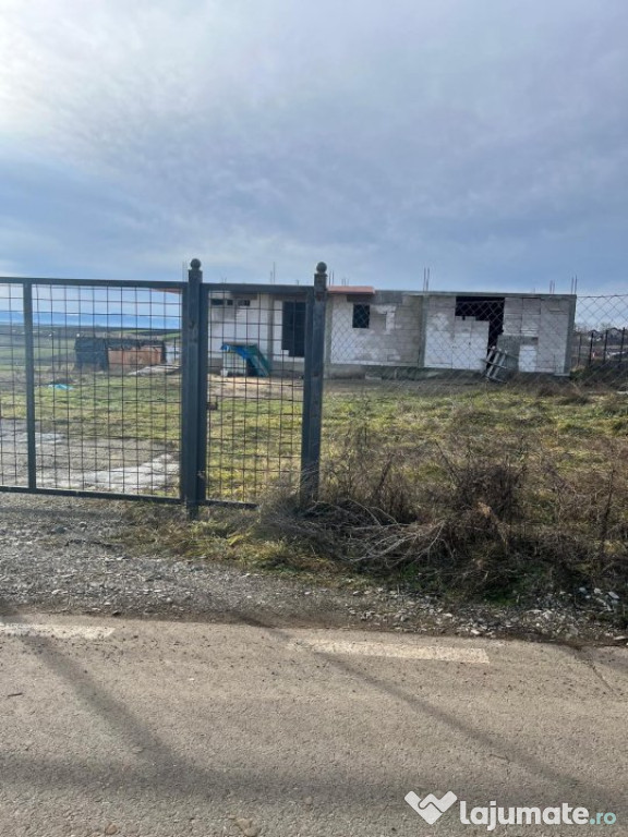 Casa la rosu 160 mp, teren 900 mp, Suceava (Moara)