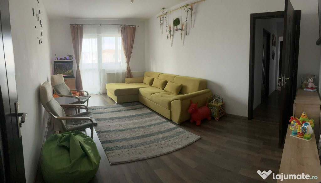 Apartament de 4 camere zona TRACTORUL