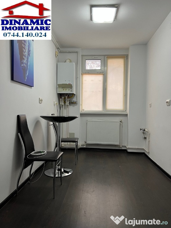 Spațiu comercial str. M. Eminescu, parter. Preț 350 euro.