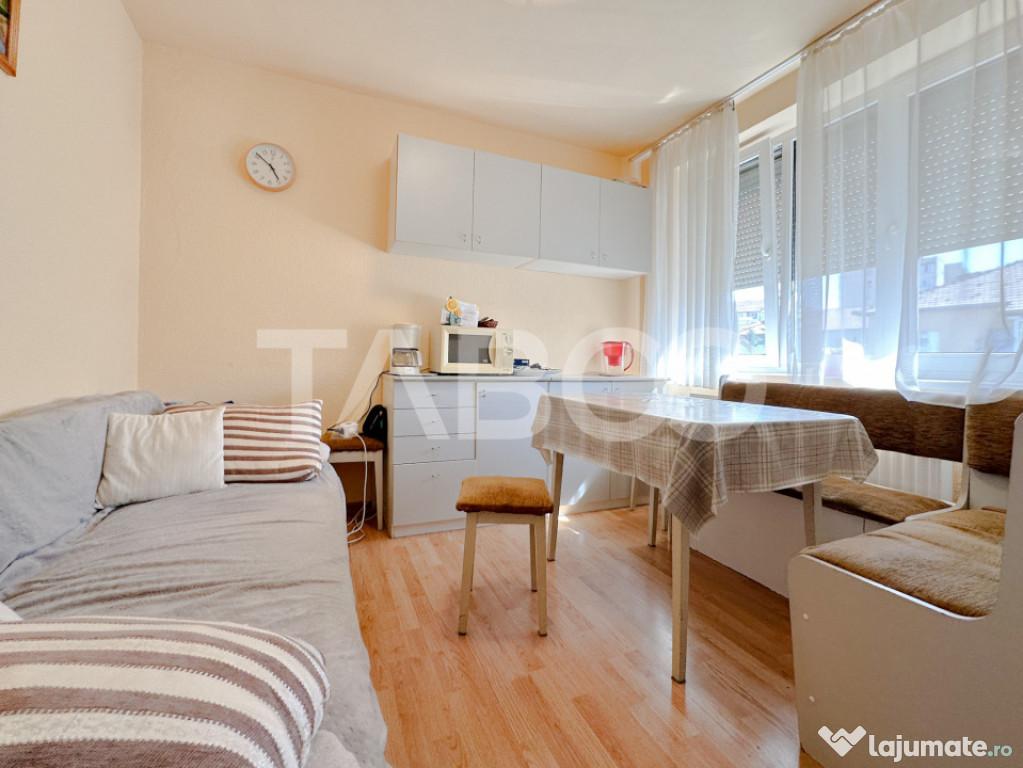 Apartament cu 2 camere in zona Mihai Viteazu retras de la st