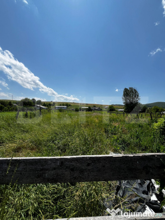 Casa 25 km de Bistrita 3300 mp teren