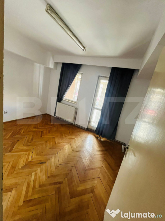 Apartament cu 4 camere, 81mp , decomandat, zona Materna