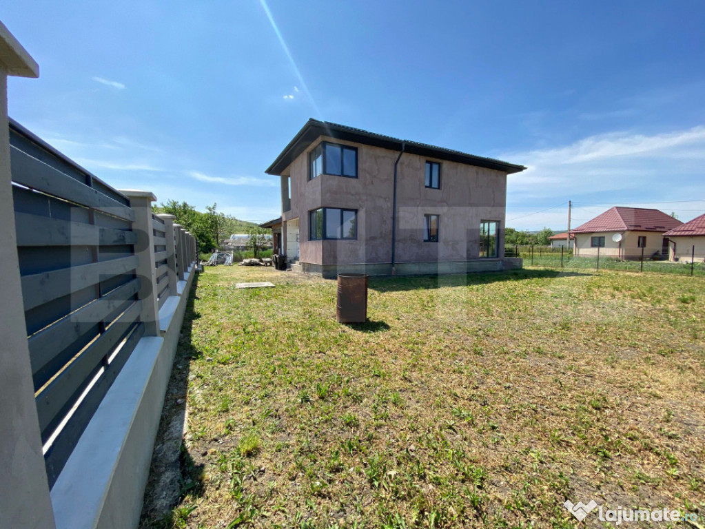 Casă individuală de vânzare în Răscruci – 189 mp util