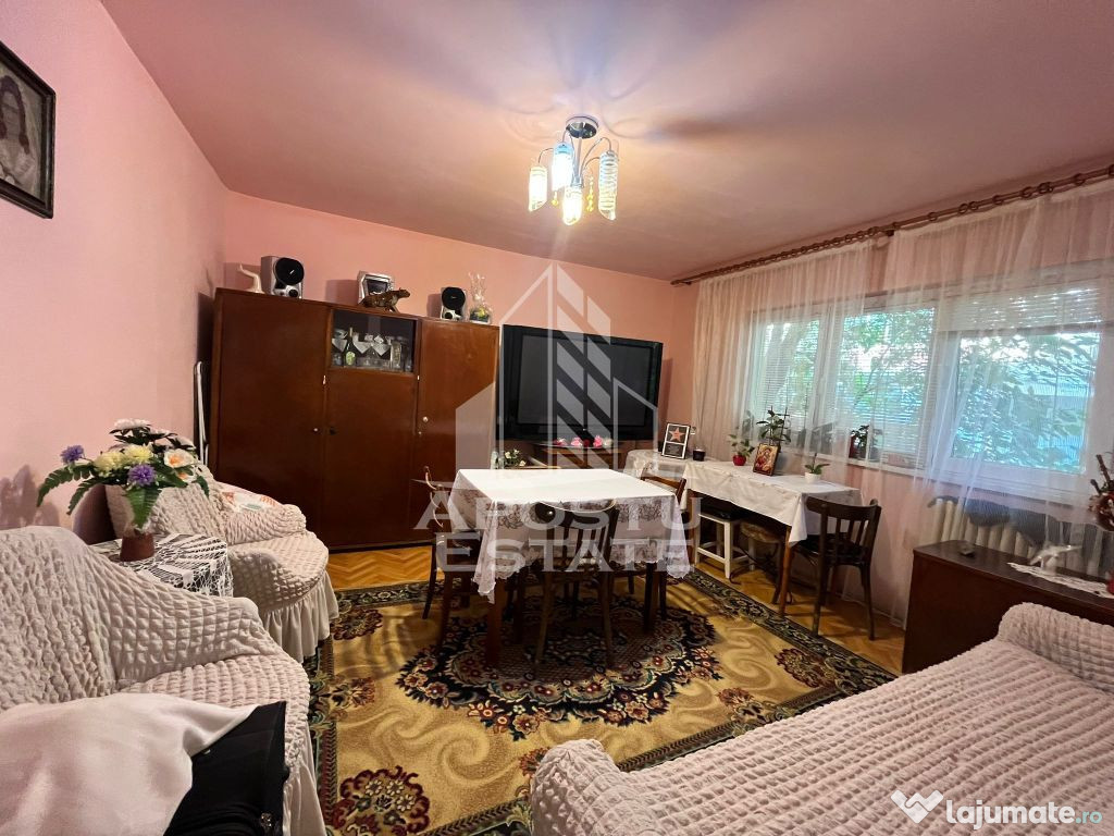 Apartament cu 3 camere, 2 bai, decomandat, parter inalt,z...