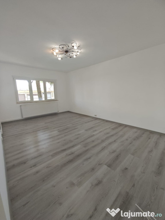 Apartament spațios,de vanzare, 3 camere, 98 mp, zona Petru