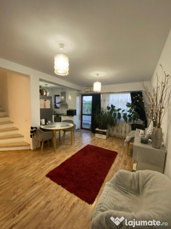 Apartament de vanzare, cu 3 camere, 120 mp, zona Marul de Au