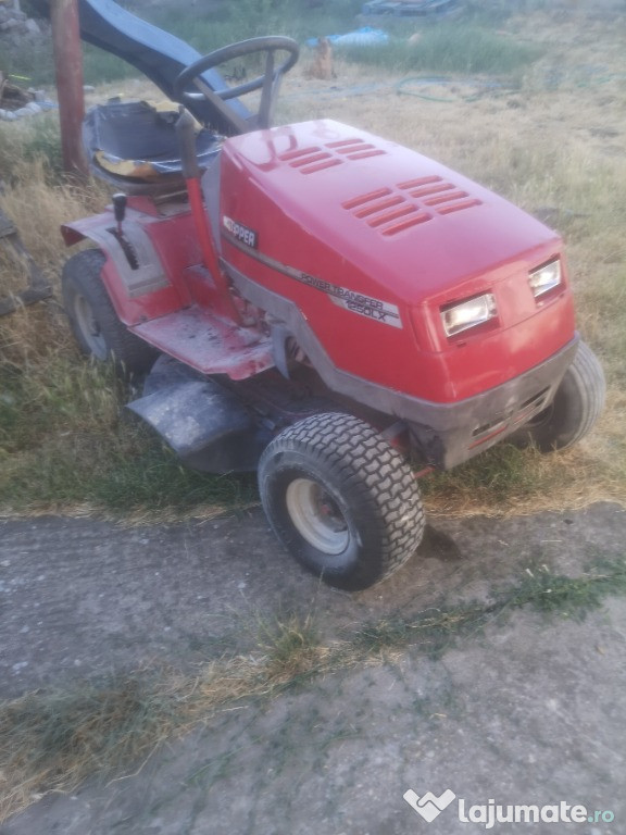 Tractoras pentru gazon