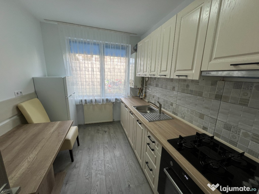 INCHIRIEZ apartament 2 camere,recent renovat, zona Centrala