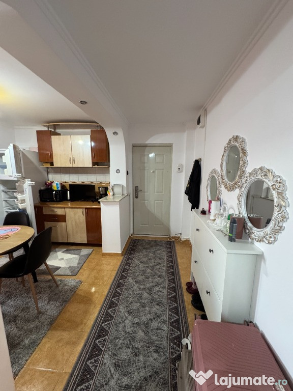 Vand apartament cu 2 camere decomandat