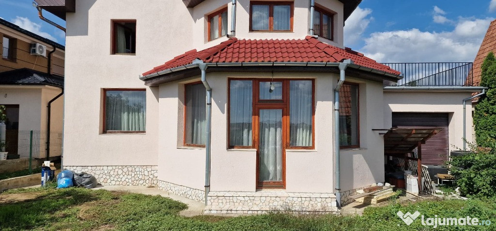 Casa de vanzare, Sanmartin la intrarea in localitate