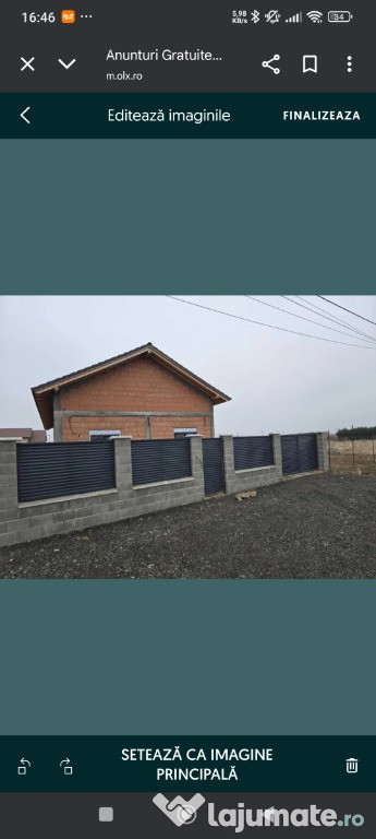 Vând casă la rosu