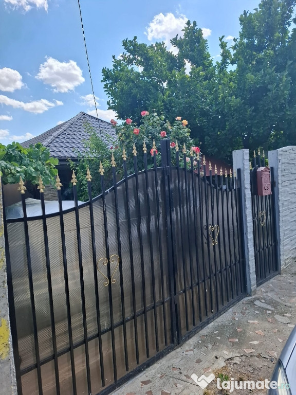 Vând casa plus teren 700mp în Caracal