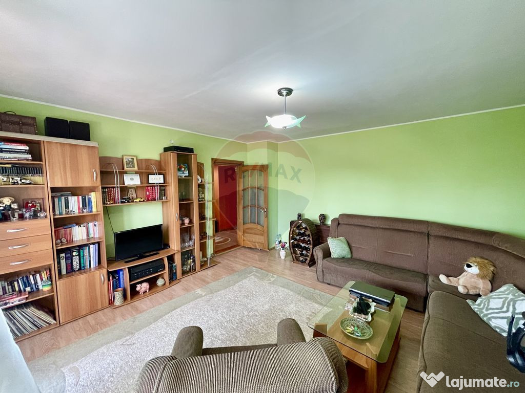 Apartament 3 camere Zona Poienita