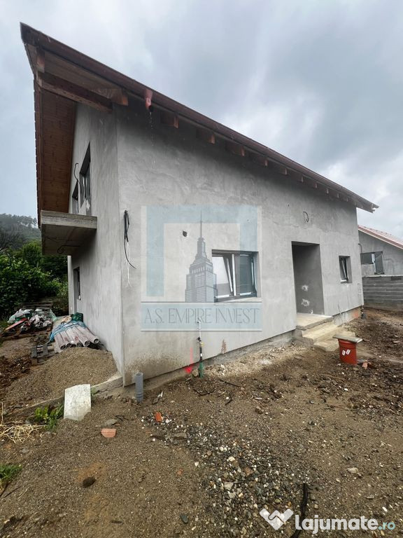 Casa/Villa , 5 camere, singur in curte - oras Codlea/Brasov