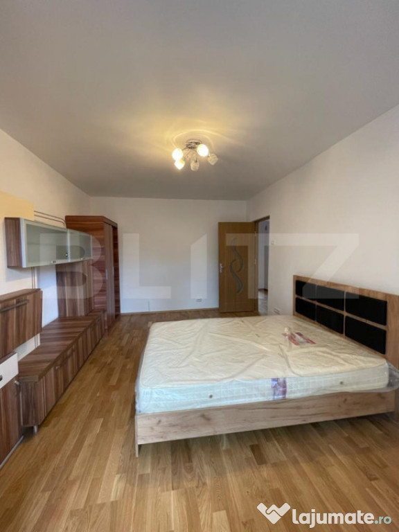 3 camere, 72 mp, decomandat,2 bai, 2 balcoane , zona strazii