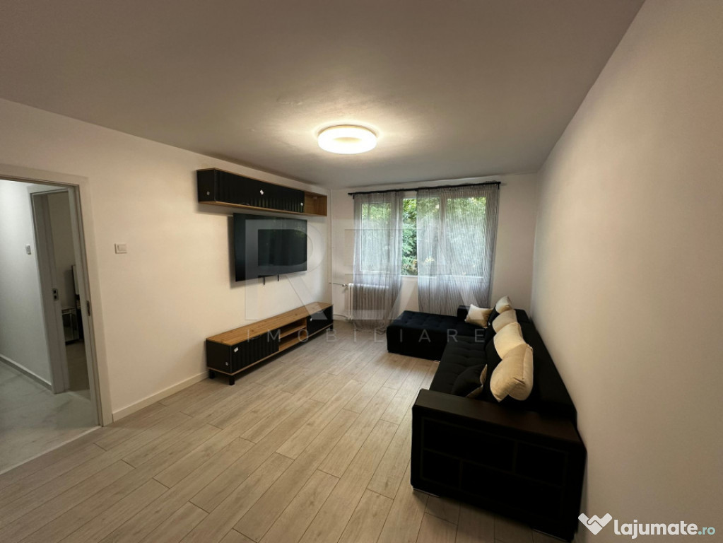 Apartament Decomandat Cu 2 Camere , Zona Piata Resita
