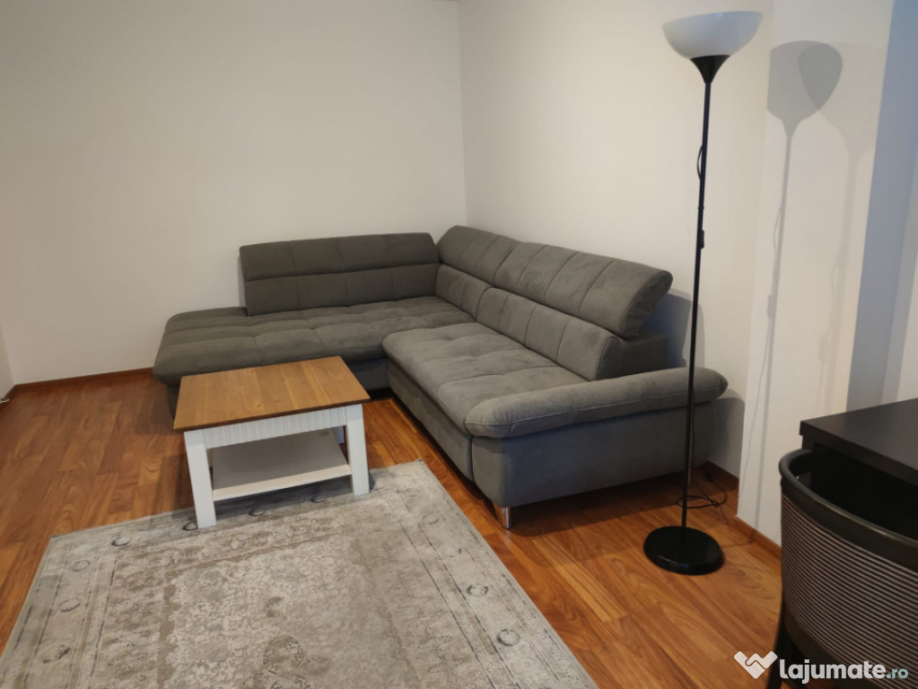 Apartament 3 camere, decomandate, zona Centrul Civic.