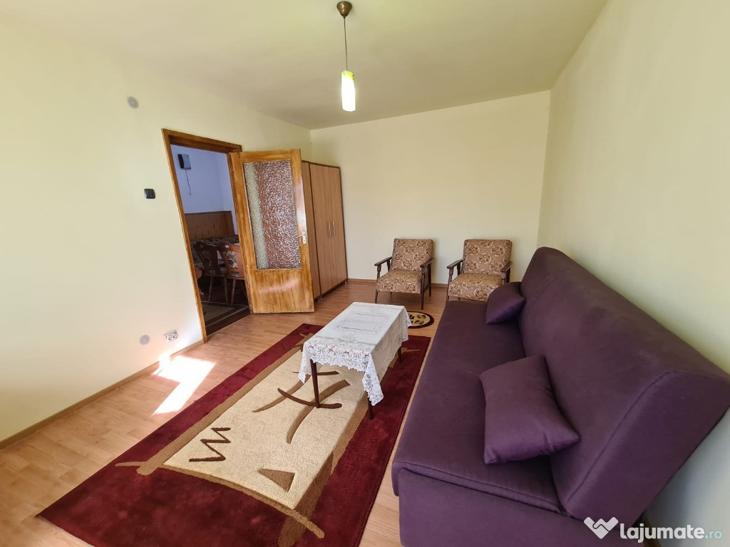 Apartament 2 Camere Decomandat – Mobilat și Utilat