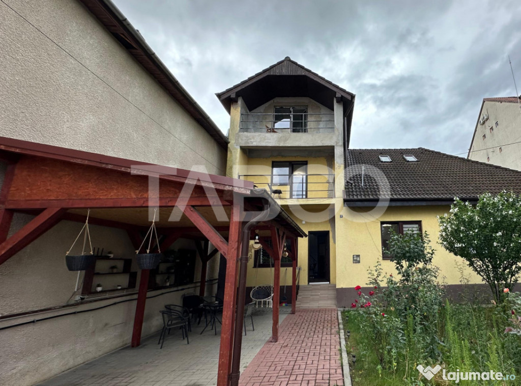 Casa individuala 8 camere curte libera 300mp zona Calea Popl