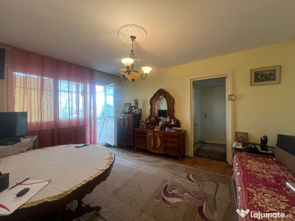 Vand apartament 2camere,semidecomandat,zona Podul de Piatra - Cantemir